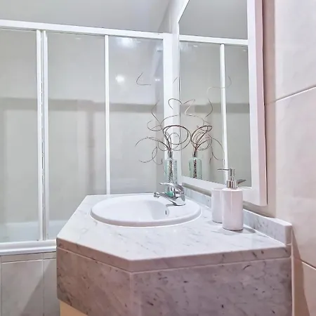 Azenha By Lovelystay * Caniço