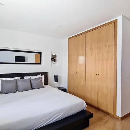 Apartment Azenha By Lovelystay
